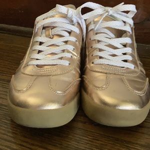 Like new Skechers sneakers in Rose Gold
